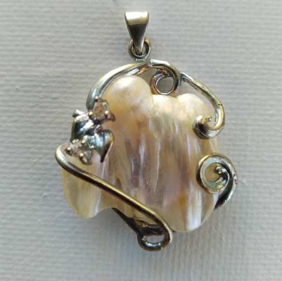 Jewelry - Pearl Pendant